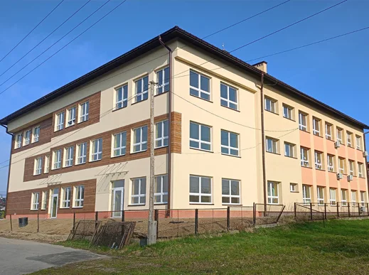 Budynek Szkoły Podstawowej w Ładnej